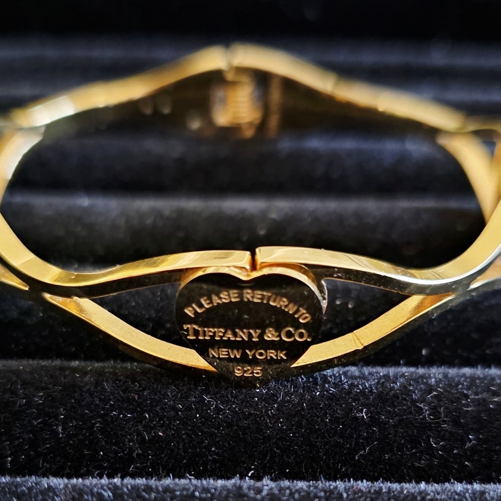 Gold Wave Pattern Bangle